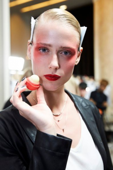 EOS NA BACKSTAGE KENZO x PARIS FASHION WEEK