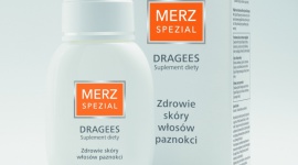 365 dni z życia naszych włosów, czyli jak pory roku wpływają na ich kondycję? LIFESTYLE, Uroda - Kondycja włosów zależy nie tylko od naszej diety, kosmetyków czy stylu życia, jaki prowadzimy. Na ich wygląd duży wpływ mają również… zmieniające się pory roku. Każda z nich niesie inne zagrożenia i może być przyczyną ich wypadania.